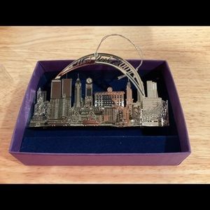 New York 2001 ornament honoring 9/11 with crystal
